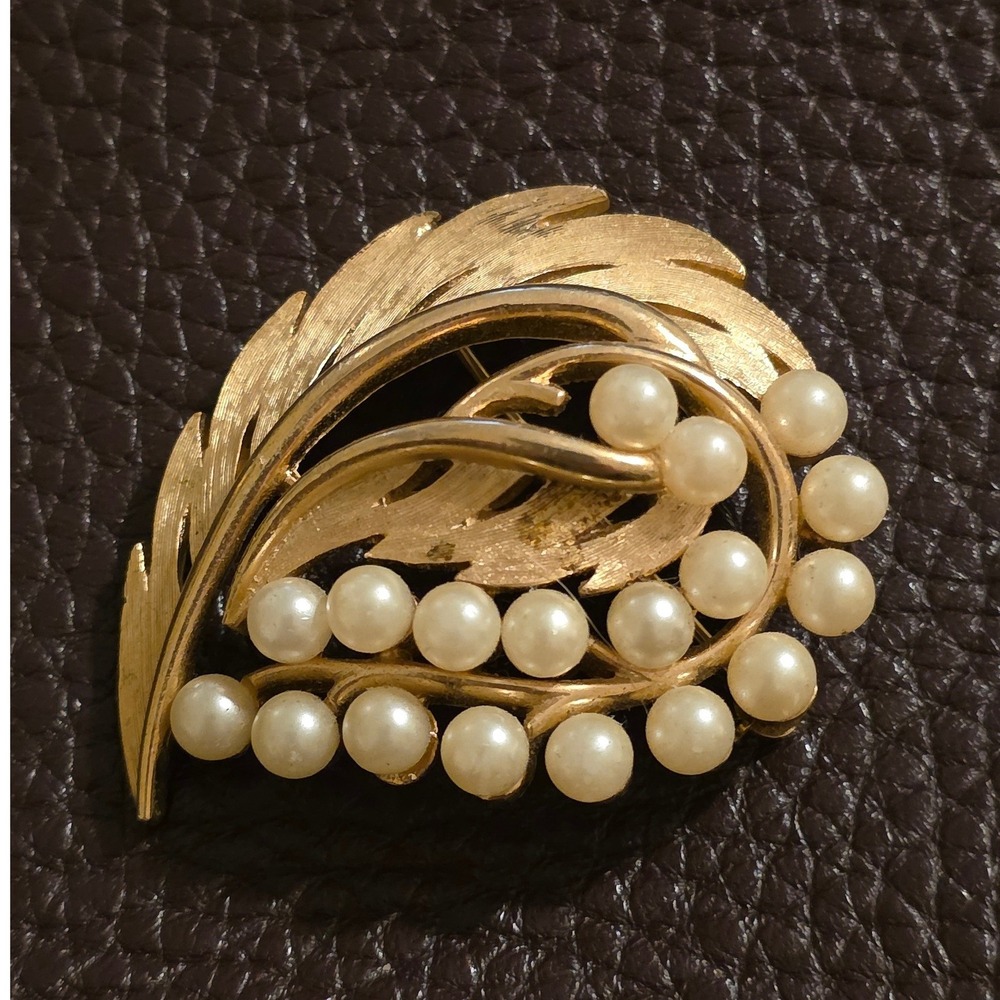 Vintage Crown Trifari Faux Pearl Leaf Brooch Gold Tone Mid-Century Botanical Pin